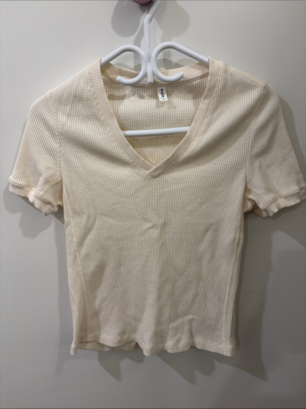 KOTN Cream Ribbed V-Neck Short Sleeve Tee